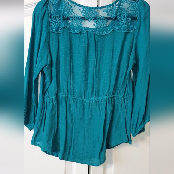 Lace detailed top - Picture 3 of 4